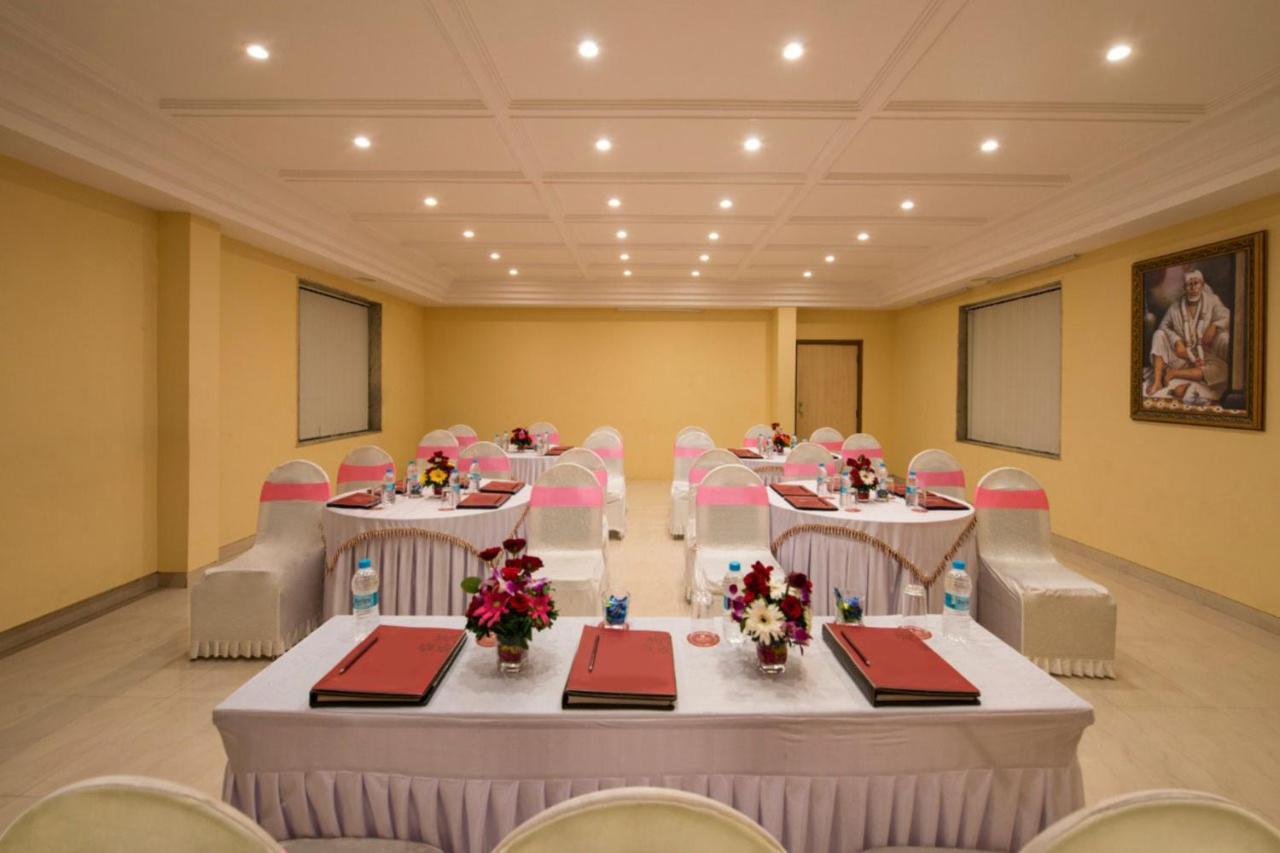 Hotel Abigail Goradia'S Ширди Экстерьер фото