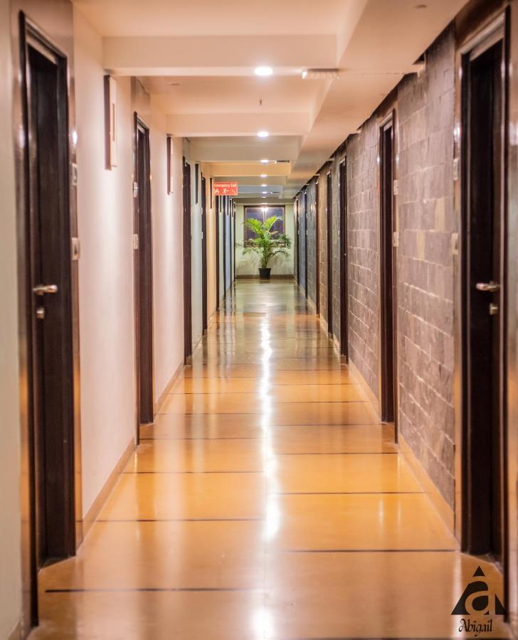Hotel Abigail Goradia'S Ширди Экстерьер фото